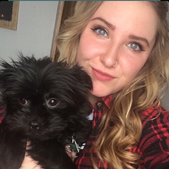 Meet your Posher, Brooke - Picture 2 of 3